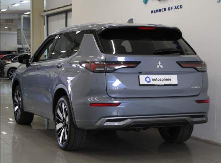 Mitsubishi - Outlander