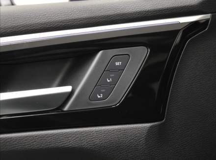Mitsubishi - Outlander