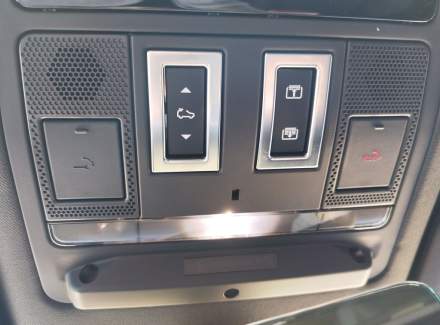 Land Rover - Defender