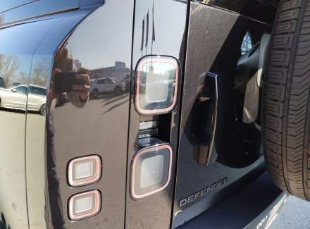 Land Rover - Defender