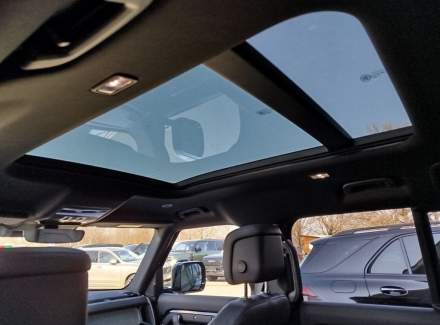 Land Rover - Defender