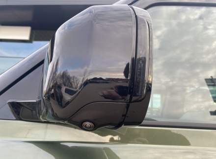 Land Rover - Defender