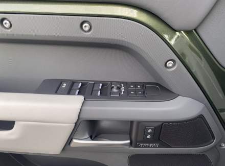 Land Rover - Defender