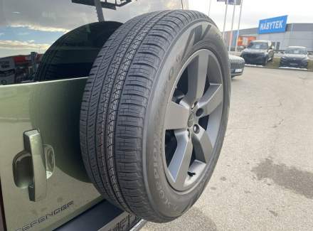 Land Rover - Defender