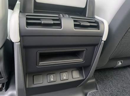 Land Rover - Defender