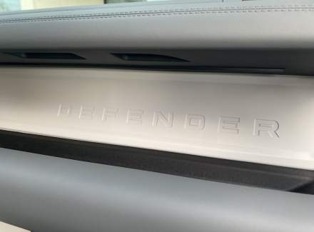 Land Rover - Defender