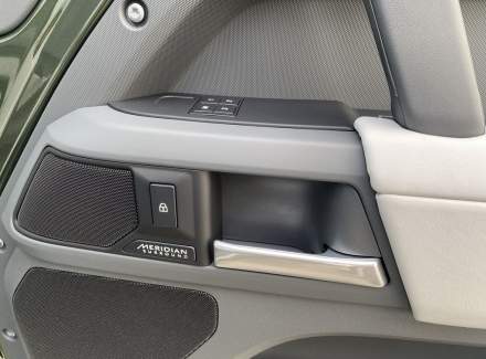 Land Rover - Defender