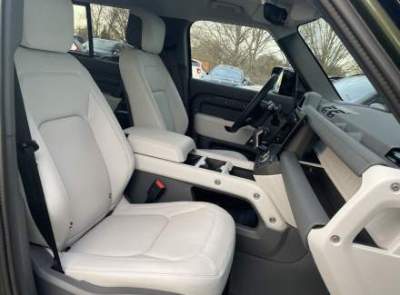 Land Rover - Defender