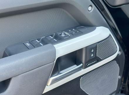 Land Rover - Defender