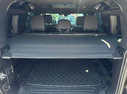 Land Rover - Defender