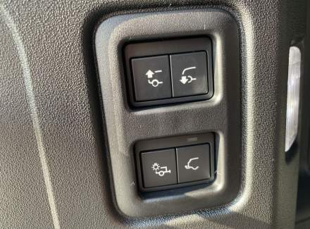 Land Rover - Defender