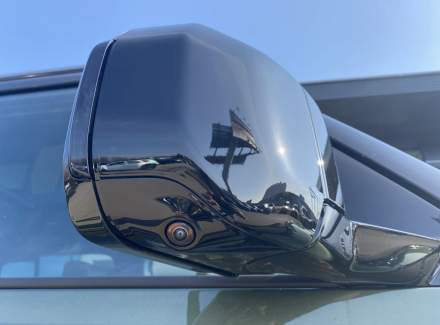 Land Rover - Defender