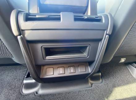 Land Rover - Defender