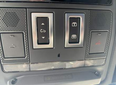 Land Rover - Defender