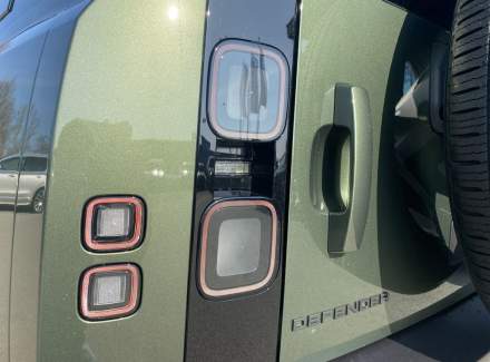 Land Rover - Defender