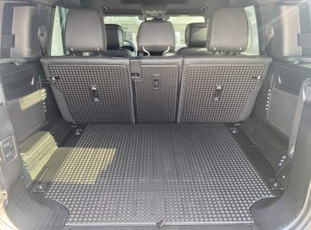 Land Rover - Defender