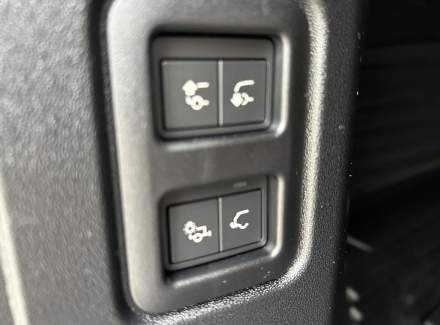 Land Rover - Defender