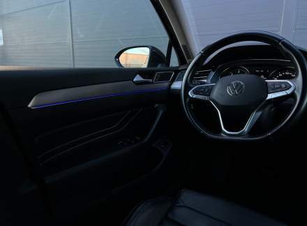 Volkswagen - Passat