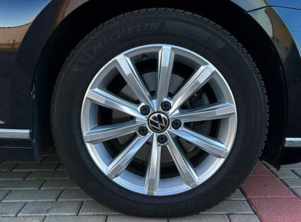 Volkswagen - Passat