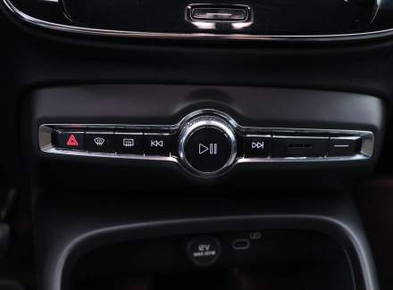 Volvo - XC40