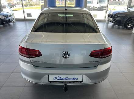 Volkswagen - Passat