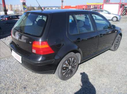 Volkswagen - Golf