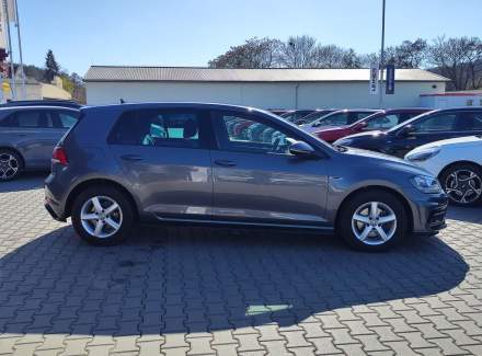 Volkswagen - Golf