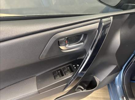Toyota - Auris