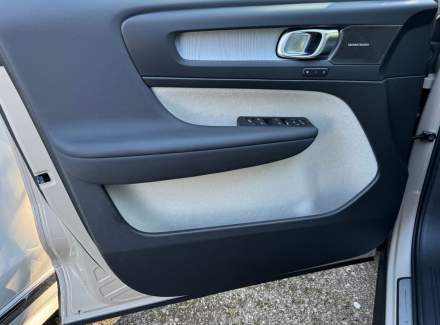 Volvo - XC40