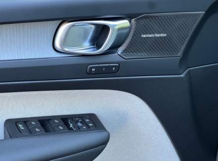 Volvo - XC40