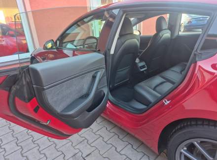 Tesla - Model 3