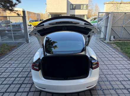 Tesla - Model 3