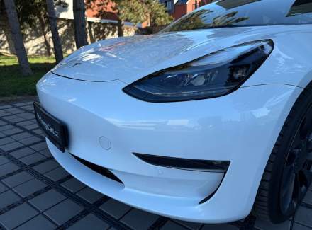 Tesla - Model 3