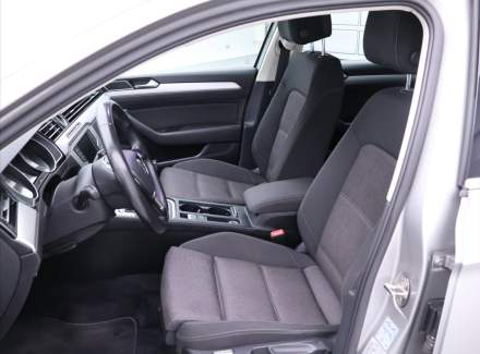 Volkswagen - Passat
