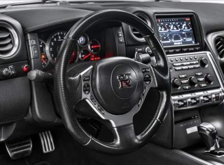 Nissan - GT-R