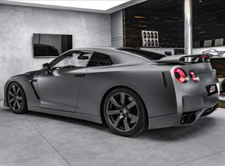 Nissan - GT-R