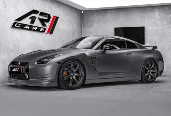 Nissan - GT-R