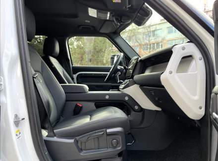 Land Rover - Defender