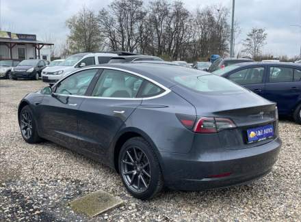 Tesla - Model 3