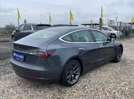 Tesla - Model 3