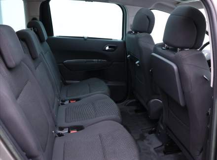 Peugeot - 5008