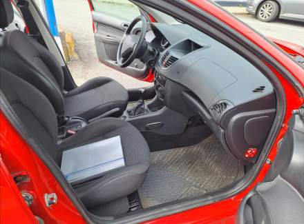 Peugeot - 206