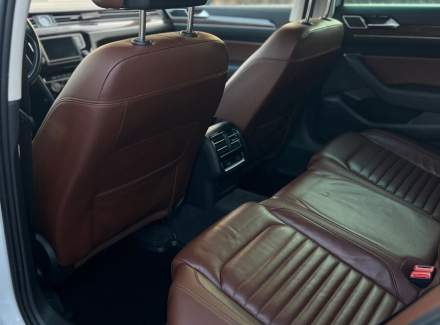 Volkswagen - Passat
