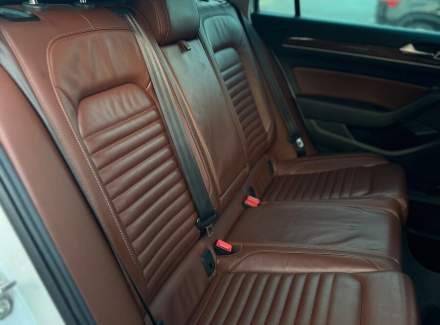 Volkswagen - Passat