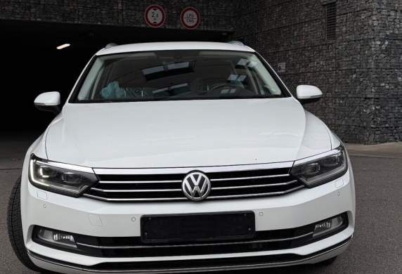 Volkswagen - Passat