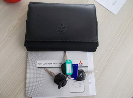 Mitsubishi - Outlander