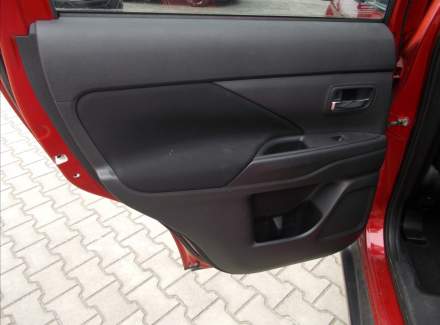 Mitsubishi - Outlander