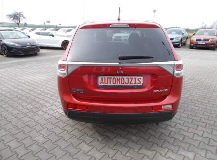 Mitsubishi - Outlander