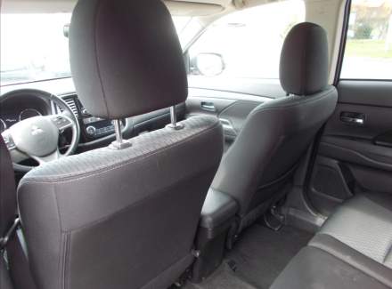 Mitsubishi - Outlander