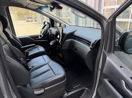 Hyundai - Staria